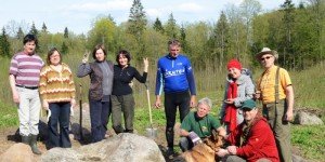 Laiko kerpes ir dulkes nuvalius nuo protėvių garbintų akmenų