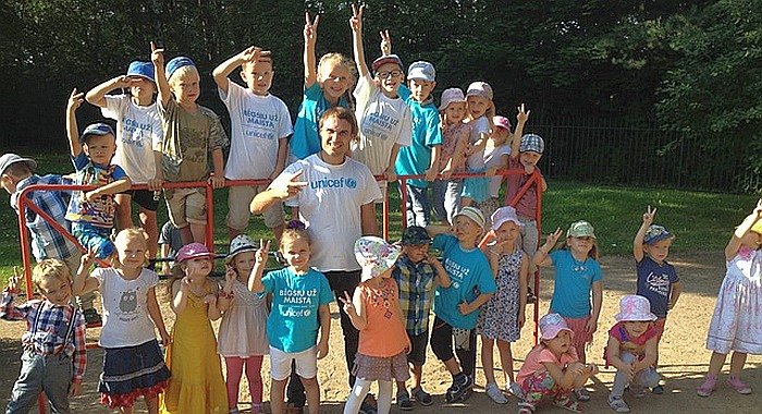 mantas-jankavicius-lopselyje-darzelyje-zemuogele-2