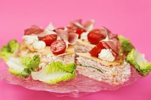 Nesaldus lietinių tortas 2