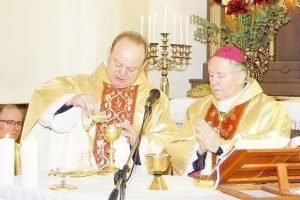 Mons. J. Dalinevicius ir JE vysk. J. Matulaitis