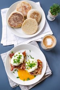 Eggs_Benedict_su_angliskomis_bandelemis1