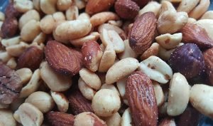 nuts-1436875_1280