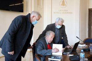 Iš knygos Pažinimo šaknys ir vaisiai sutiktuvių