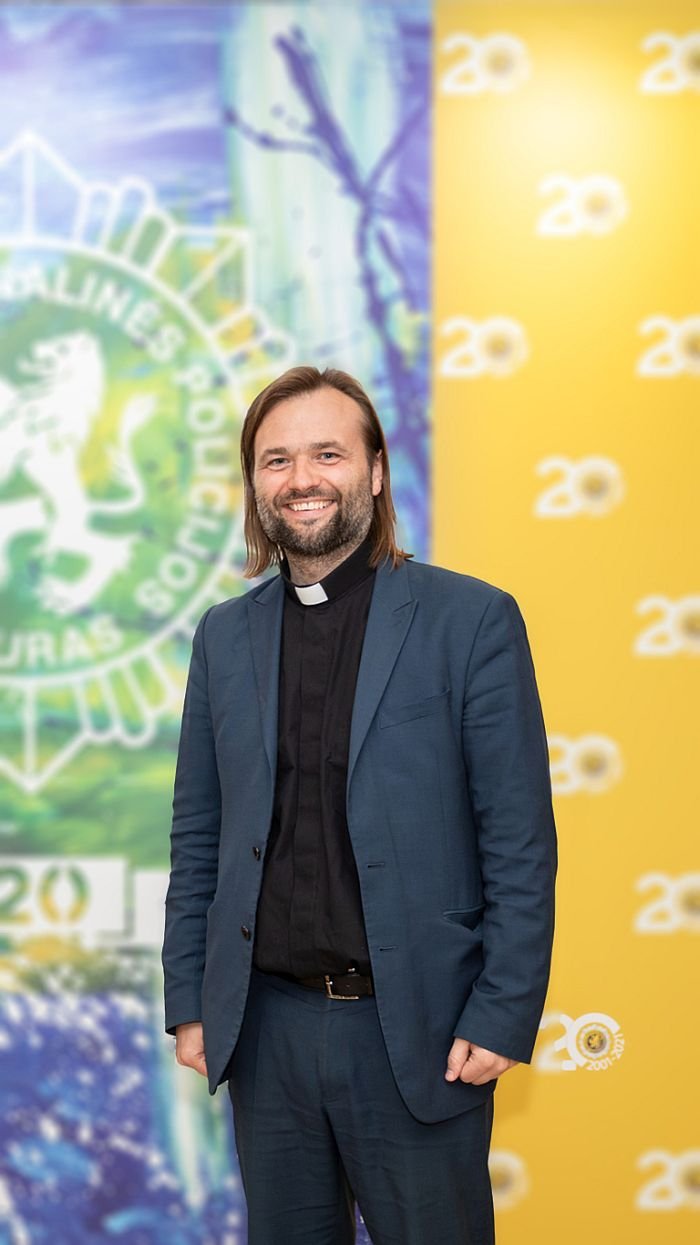 2022