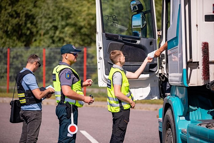 Pažeidimų nustatyta kas antroje sustabdytoje transporto priemonėje, tačiau vairuotojai pripažįsta – taisyklių laikytis reikia