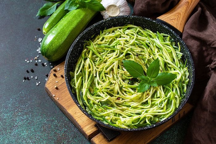 Healthy,Vegan,Food.,Cooked,Zucchini,Noodles,With,Basil,And,Garlic