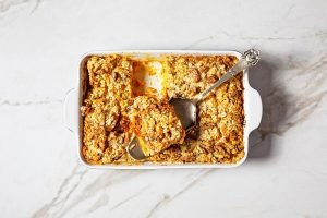 Pumpkin,Dump,Cake,With,Traditional,Pumpkin,Pie,Spices:,Cinnamon,,Clove,