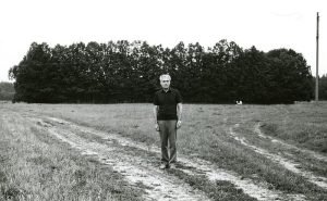 Antanas Luksa prie teviskes. Juodbudis 1990