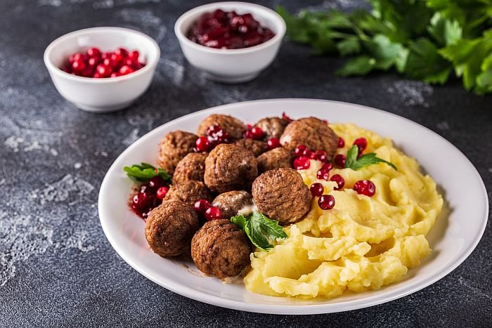 Homemade,Swedish,Meatballs,With,Cream,Sauce,And,Parsley,,Selective,Focus