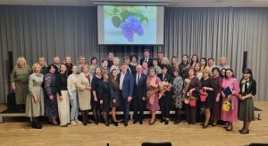 <strong>BIBLIOTEKOS IR BIBLIOTEKININKO MISIJA –</strong><strong>KURTI ŽINIŲ, BENDRYSTĖS IR ŠVIESOS ERDVES</strong>