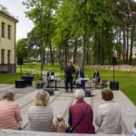 Poezija ir muzika susiliejo Prienų bibliotekoje: „Poezijos pavasaris 2025“ įkvėpė susirinkusiuosius