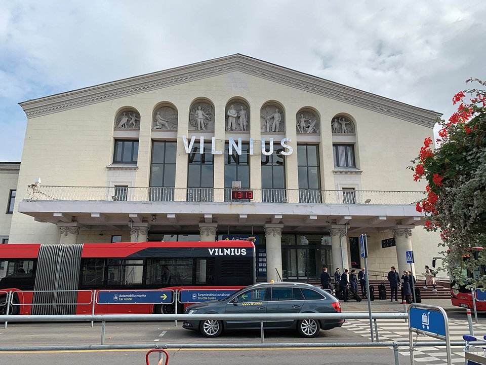 Vilnius_Airport_Edifice,_Lithuania