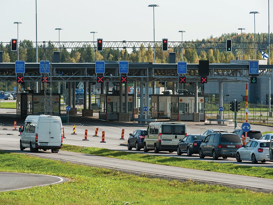 Nuijamaa_border_crossing_2017_03_(cropped)