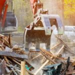 Medinio namo griovimas – darbų eiga, technika ir praktiniai sprendimai