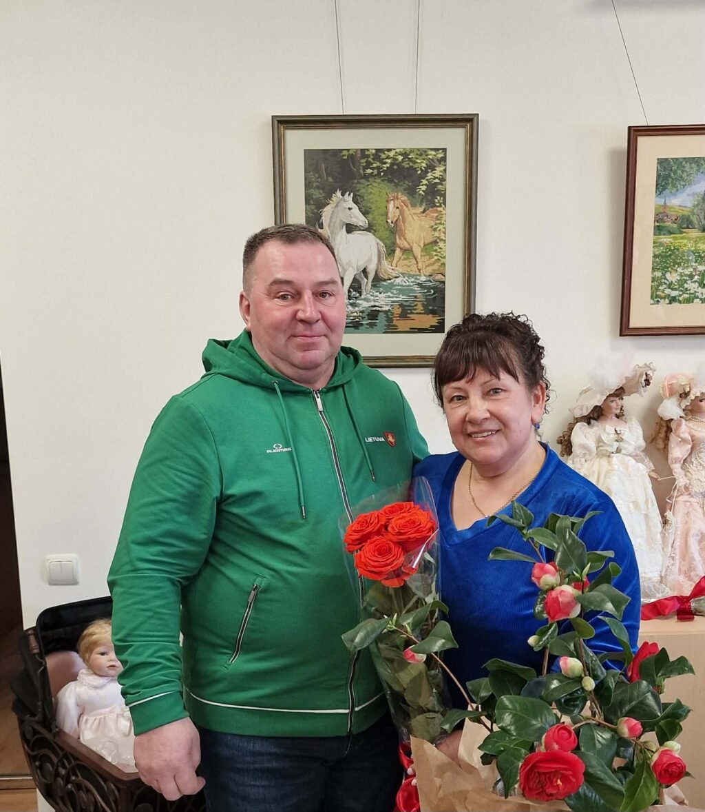 2956f71a-79f6-4e25-8d8c-de5d34d3bc90 (1)