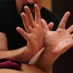 Kaip kūno terapija papildo psichoterapiją: kelias į emocinę laisvę per fizinius pojūčius