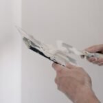Glaistas: kaip išsirinkti tinkamiausią sienų ir lubų apdailai