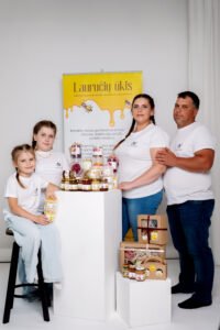 Lauručių šeima ne tik augina, bet perdirba ir realizuoja ūkyje užaugintą produkciją.